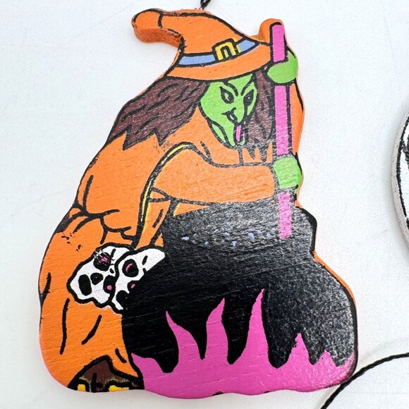 Halloween Set of 7 Wood Hanging Ornament Witch Ghost Pumpkin Skeleton Bat Vtg - Picture 5 of 10